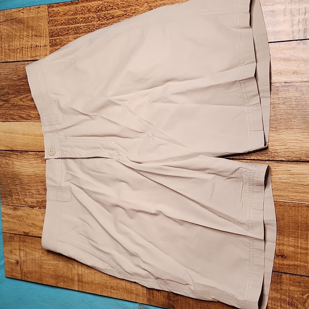 Columbia Sportswear Company Shorts size 32